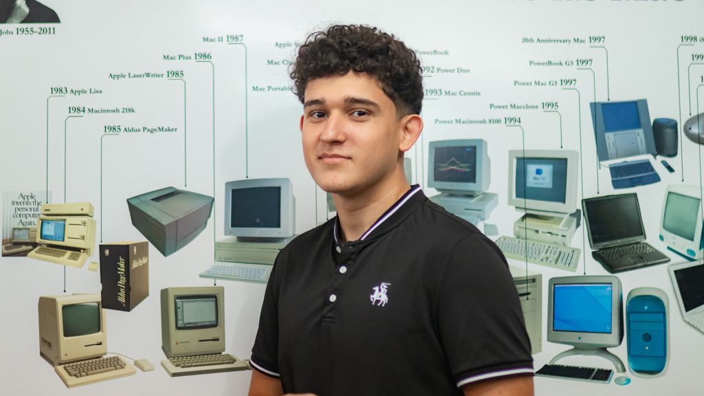 estudiante de la carrera de Ingeniería de ciencias de la computación